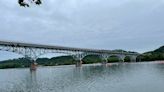 Army Corps of Engineers install signs warning of dam near Highland Park Bridge on Allegheny River