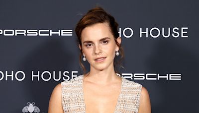 La foto en topless de Emma Watson con la que reaparece por su 34 cumpleaños