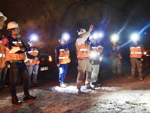 Tratan de rescatar a un minero chileno que lleva casi dos días atrapado tras un derrumbe