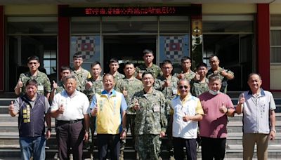 東港鎮公所秋節敬軍 軍民溫馨互動展情誼