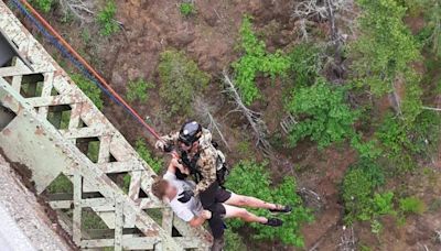 Teen falls 400 feet near Mason County bridge