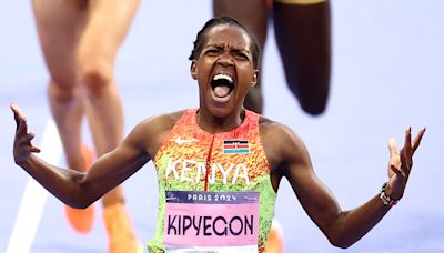 Faith Kipyegon retiene su corona del 1.500 con récord olímpico