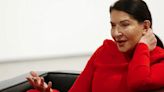 La nueva obra de Marina Abramovic: le pedirá a 200 mil personas hacer silencio por 7 minutos en Glastonbury