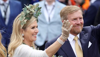 Máxima de Holanda sorprende con una espectacular tocado de mariposas para celebrar el Día del Rey