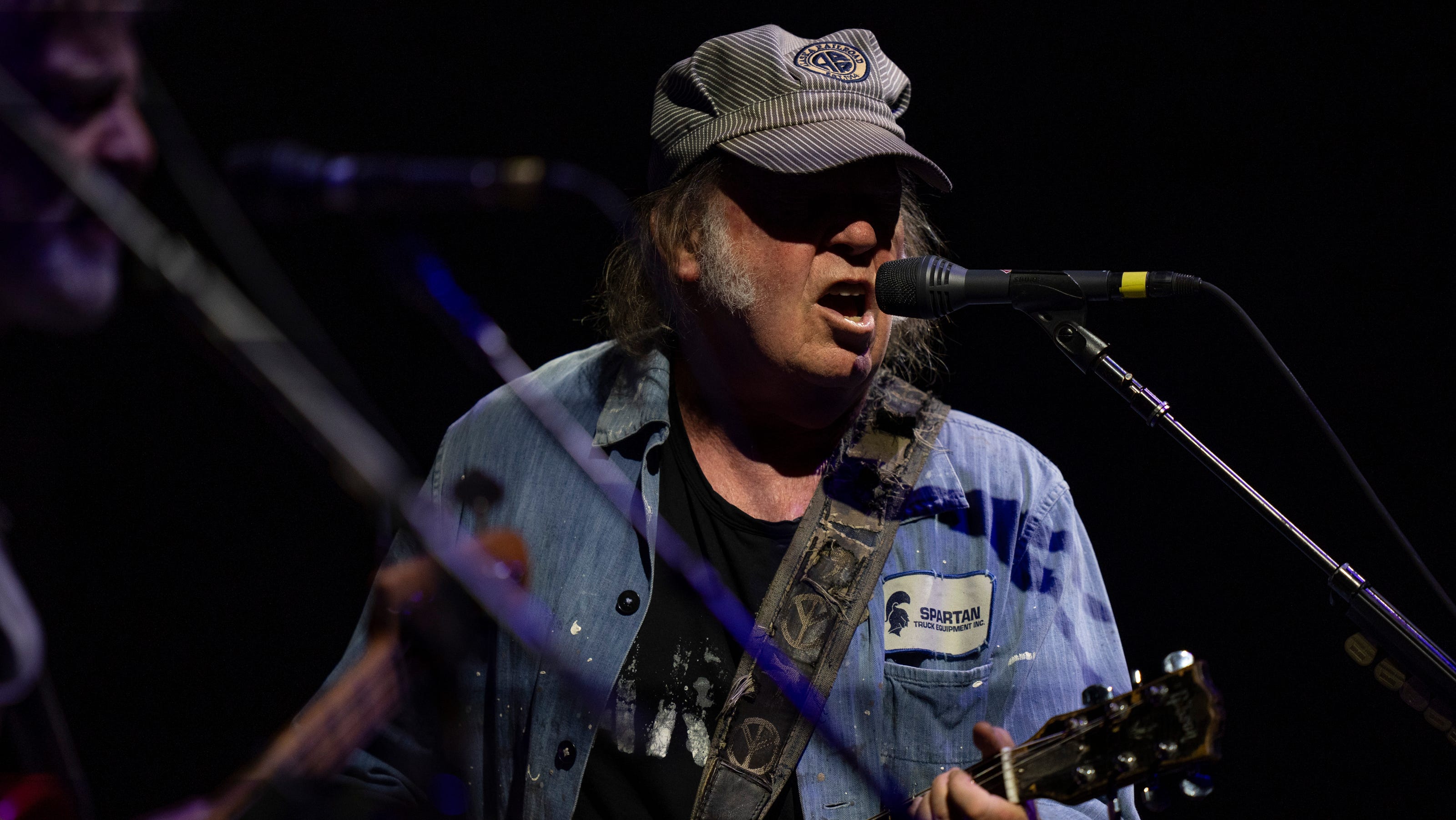 Neil Young reunites with Crazy Horse after a decade, performs double encore