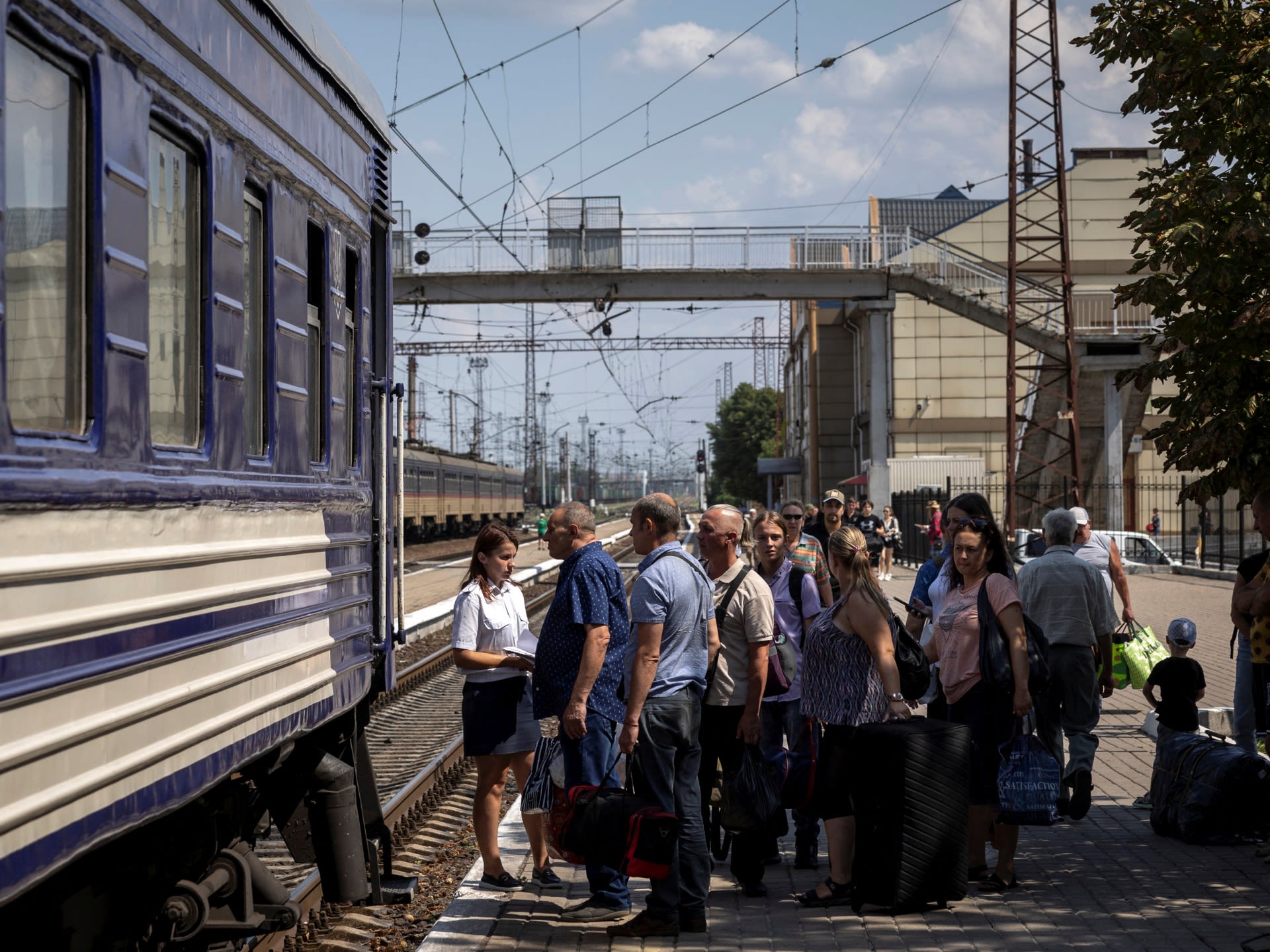 Ukraine orders evacuations from Donetsk towns as Russia claims advance