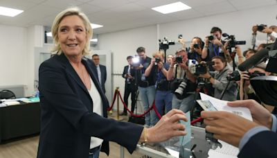 La extrema derecha gana primera vuelta de elecciones legislativas en Francia, según estimaciones