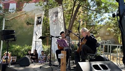 La plaza Pablo Neruda de Barcelona estrena el mural "Vaixell dels Pobles Migrats"