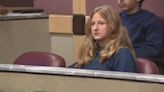 Niegan fianza a adolescente de 14 años acusada de asesinar a golpes a su abuela