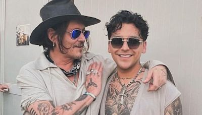 Christian Nodal causa revuelo al posar junto a Johnny Depp: "¡¡¡El Nodalverso existe!!!“