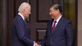 Joe Biden y Xi Jinping bajaron la tensión en su cumbre en California, pero Biden después lo llamó “dictador”
