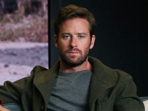 Qué dijo Armie Hammer sobre acusaciones de abuso sexual y canibalismo que lo sacaron de Hollywood - La Tercera