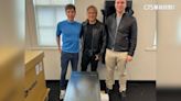 黃仁勳親赴OpenAI 交全球首顆AI處理器