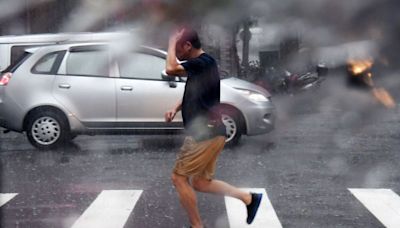 快訊／下班注意梅雨鋒面！4縣市「大雨特報」 雨勢越晚下越大