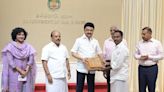 Stalin hands over awards to craftspersons, artisans