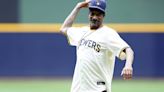 Elly De La Cruz's arm impresses Brewers guest commentator Snoop Dogg: 'Who is that with that rocket?!'