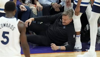 Un jugador de la NBA lesiona a su entrenador