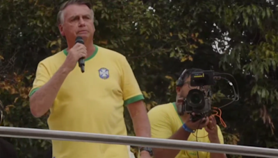 Bolsonaro se irrita em discurso e pede que PM ‘arranque cabo da bateria’ de carro: ‘Vagabundo’