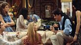 Lisa Kudrow Reveals Her Surprising First Impression To The Friends Season 1 Script