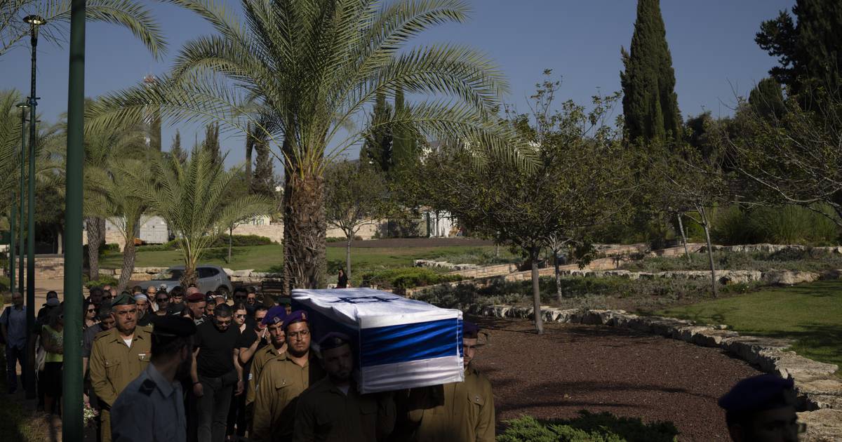 Israel recovers the bodies of five hostages amid delay in latest cease-fire talks