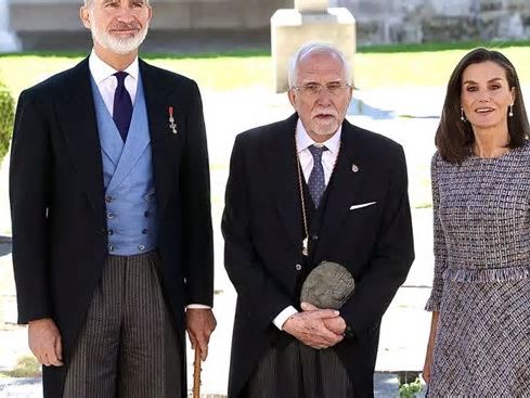 Los reyes entregan el Premio Cervantes 2023 al lacianiego Luis Mateo Díez