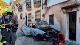 Un hombre herido por inhalación de humo en el incendio de un coche que ha afectado a dos casas en Monda (Málaga)