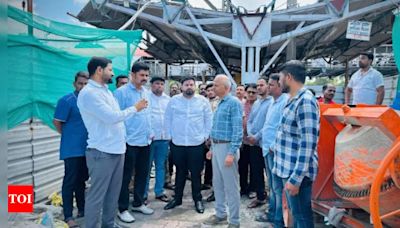 Yuva Sena leaders demand immediate installation of shed on platform 5 at Dombivli railway station | Thane News - Times of India