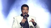 Lionel Richie Says He ‘Tried to Bribe’ Pilot to Avoid Canceling Recent Gig