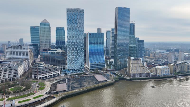 London's Canary Wharf eyes overhaul of HSBC's skyscraper, sources say