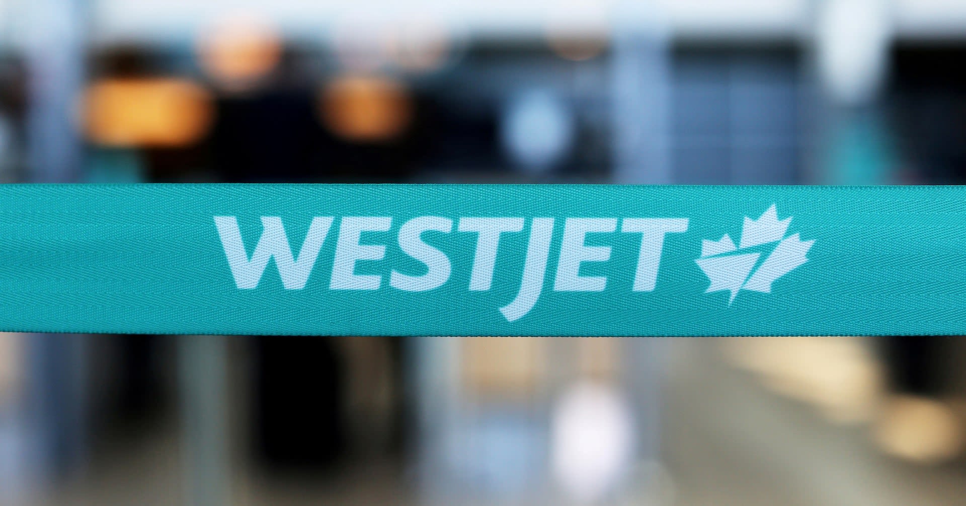 Pilots at Canada's WestJet Airlines issue 72-hour strike notice