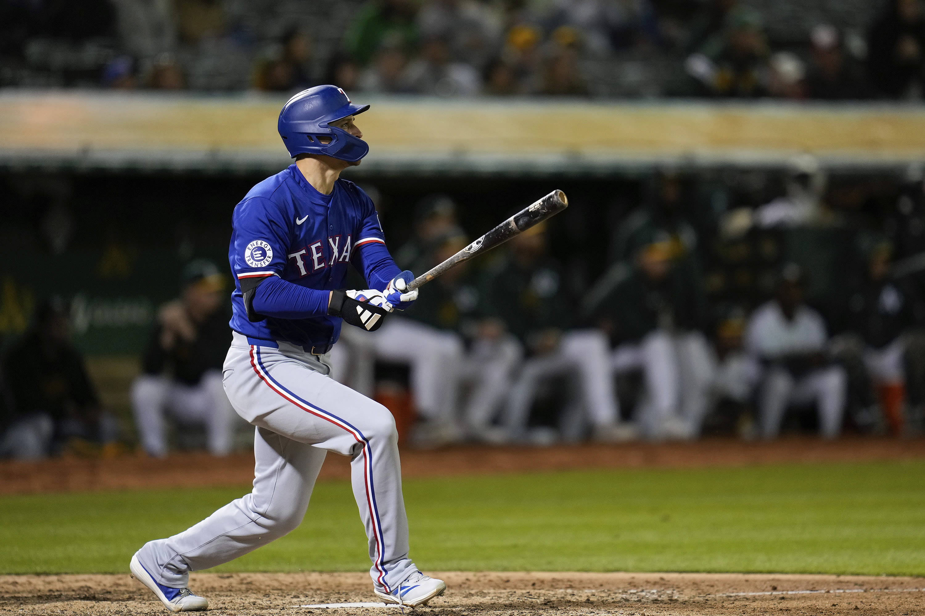 Corey Seager hits a 3-run homer in the 8th inning to rally the Rangers past the A's 4-2