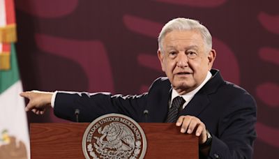López Obrador pide a una escuela "no dejarse intimidar" por una extorsión del narcotráfico