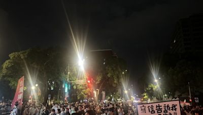 傅崐萁稱綠營動員抗議「台北一日遊」 民進黨反擊：你才是超級動員王-風傳媒