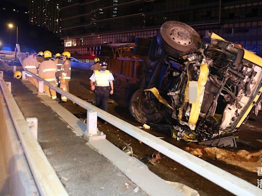 荃灣路奪命車禍｜現場全線仍然封閉 巴士路線改道行駛