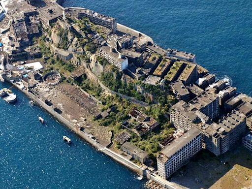 La isla fantasma de Japón con forma de barco que fue la ciudad con más densidad de población del mundo