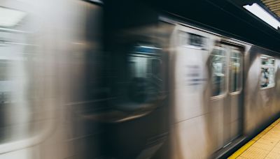 Buscan sospechoso de apuñalar a hombre de 34 años en una estación de metro de Manhattan