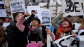 Manifestantes exigen alimentos para comedores en medio de escándalo que salpica al gobierno de Milei