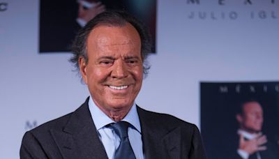 Julio Iglesias niega que vaya a retirarse de la música - La Opinión