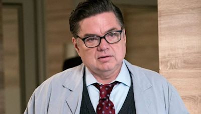 How Oliver Platt's The Bear Role Led To A Hilarious Chicago Med Blunder - Looper