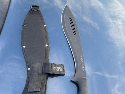 Machete and drugs found during police vehicle stop in Oxfordshire