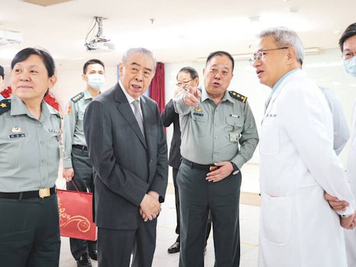 軍醫照顧戰傷也關懷長者 李棟樑盼增加巡迴醫療深、廣度 - 自由軍武頻道