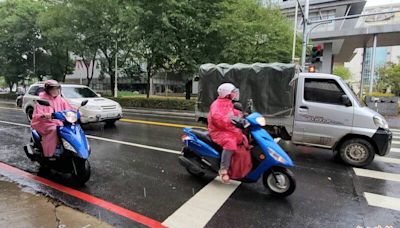 閃電超密集！強烈雷雨帶觸台 南高屏3縣市大雷雨警戒