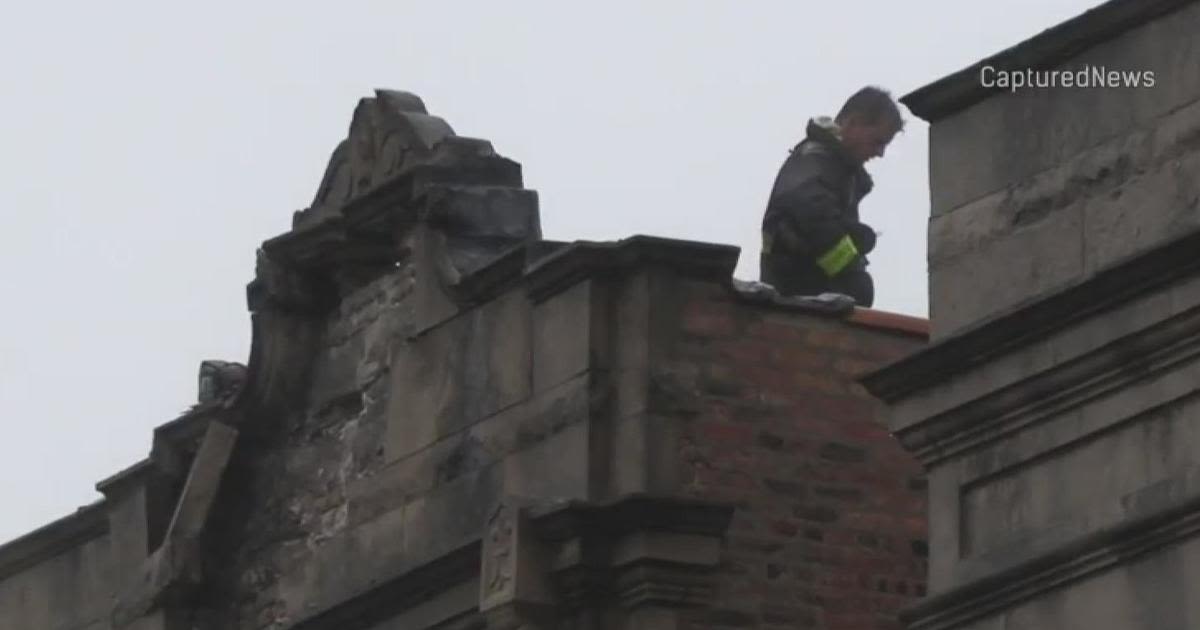 Possible lightning strike leads to building fire in Chicago's Tri-Taylor neighborhood