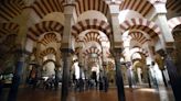 Los turistas asocian Córdoba con el color rojo, la Mezquita, el salmorejo y la guitarra