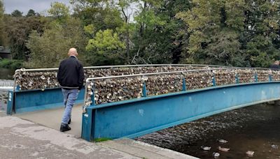 Should landmark love lock bridge be preserved?