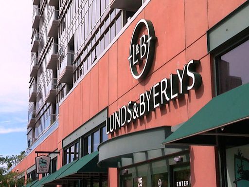 Downtown St. Paul's only remaining grocery store, Lunds & Byerlys, cuts hours