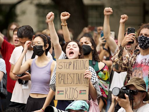 Students hold peaceful anti-Israel protest at UT Austin under police watch