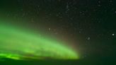 Los pilotos de un vuelo nocturno filmaron el fenómeno de una aurora boreal