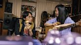《4拍4家族》專訪：泰迪羅賓與新晉導演賴恩慈展開對話，電影反映人生也是對時代的觀察 – Vogue Hong Kong