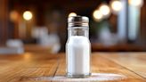 Conoce cuáles son los principales peligros de consumir sal en exceso